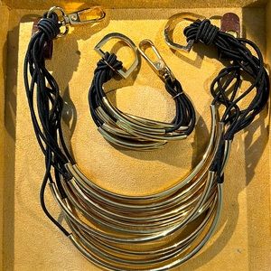 Stunning black & gold matching necklace & bracelet set